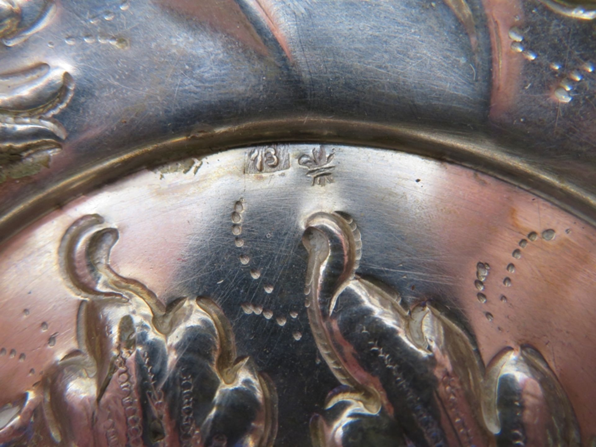 Tastevin, Weinprobierschale, Silber, 13 Lot gest., 113 g, reliefiertes Obstdekor, h 3 cm, d 18,5 cm - Image 2 of 2