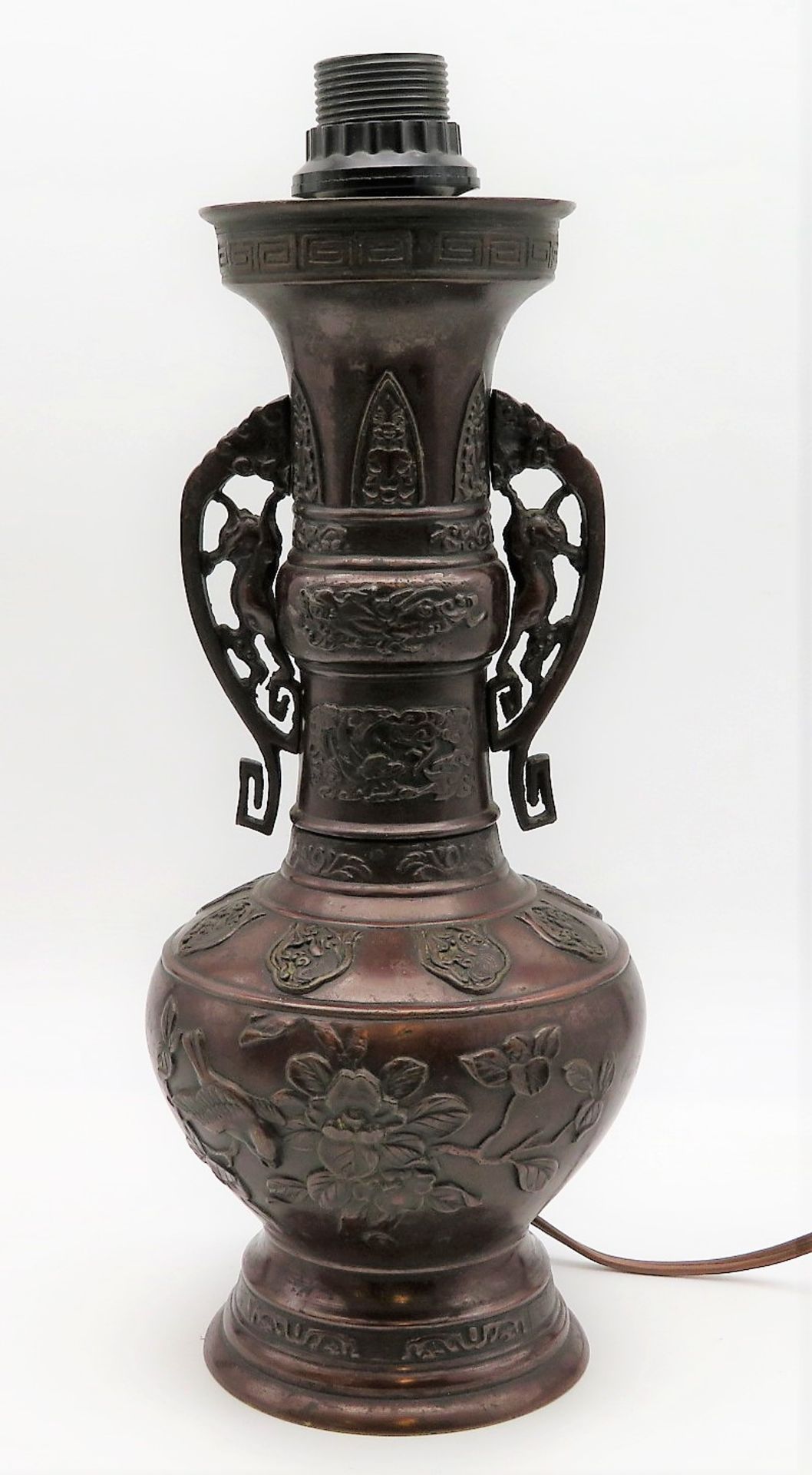 Vase mit 2 seitlichen Handhaben, Japan, Meiji Periode, 1868 - 1912, Bronze mit reichem Reliefdekor,