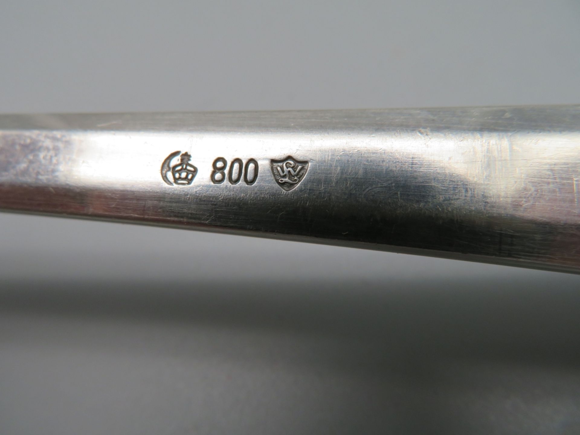 Kelle, WL, 1. Hälfte 20. Jahrhundert, Silber 800/000, punziert, 226,7 g, Herstellermarke "WL", l 34 - Image 2 of 2