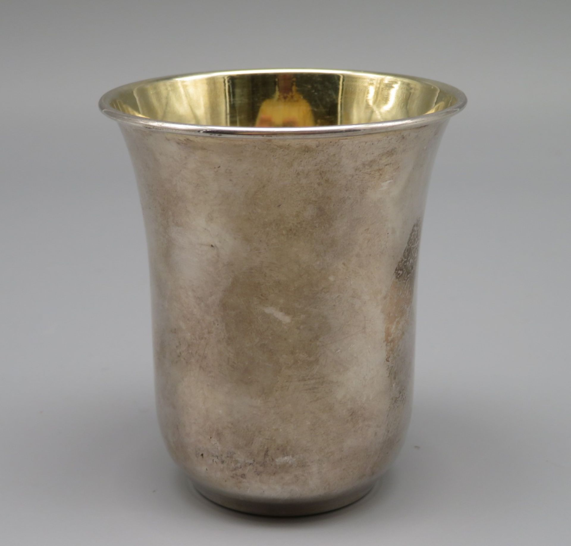 Becher, Silber 925/000, punziert, 46 g, Innenvergoldung, h 8 cm, d 7 cm.