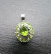 Anhänger mit 15 facettierten Peridoten (Afghanistan), Silber 925/000, punziert, 3,48 g, 2,5 x 1,5 c