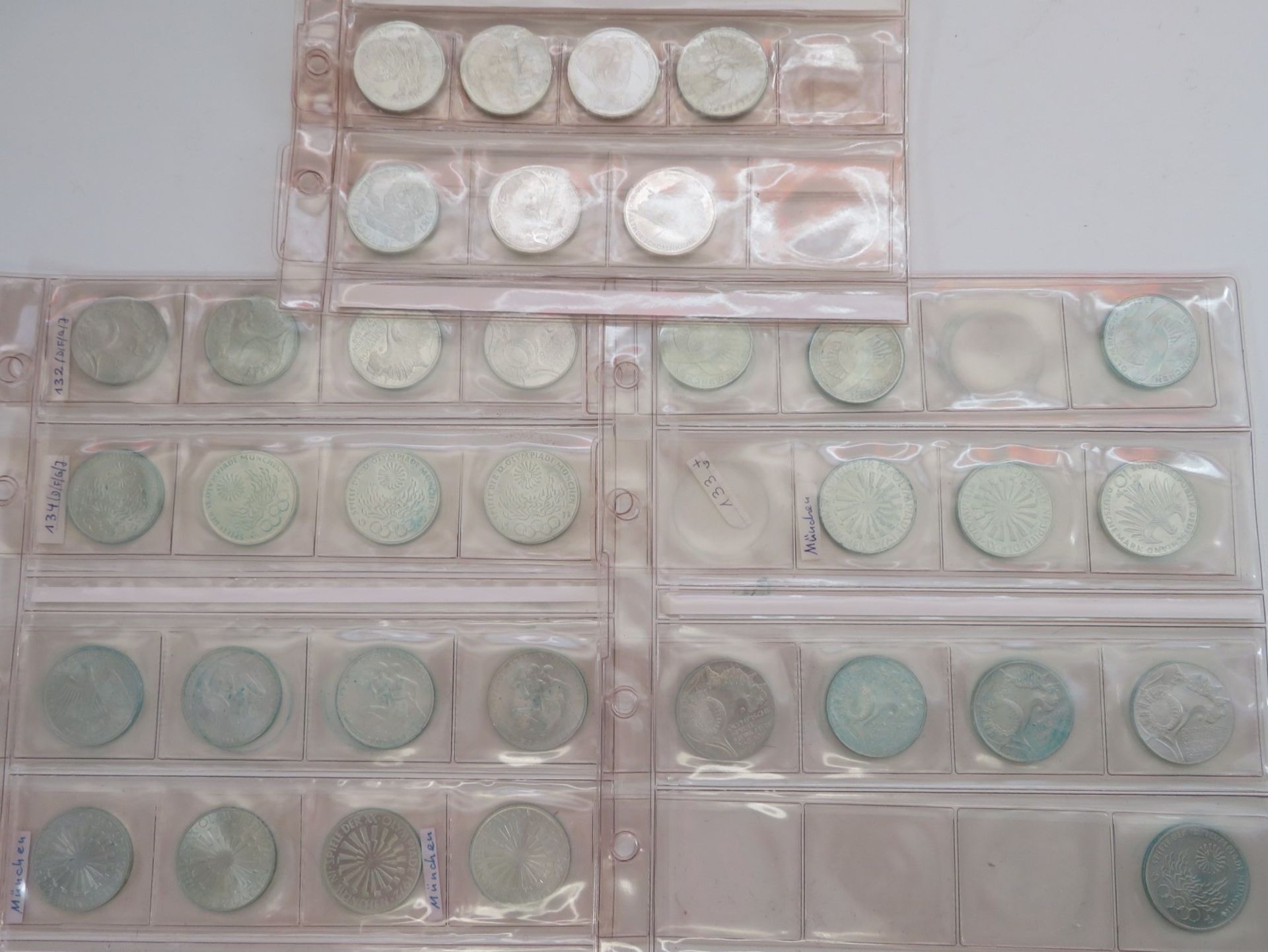 Konvolut von 34 Stück 10-DM Gedenkmünzen, 27 x 1972, 7 x 1987 - 1989, Erhaltung SS-VZ, leicht patin