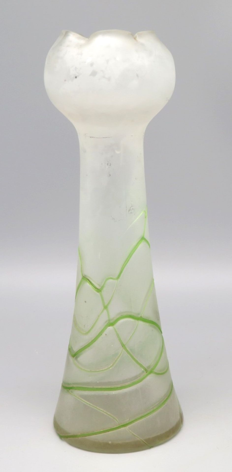 Vase, Österreich, Jugendstil, wohl Pallme König & Habel, um 1900, mattiertes Glas mit grünen, aufge