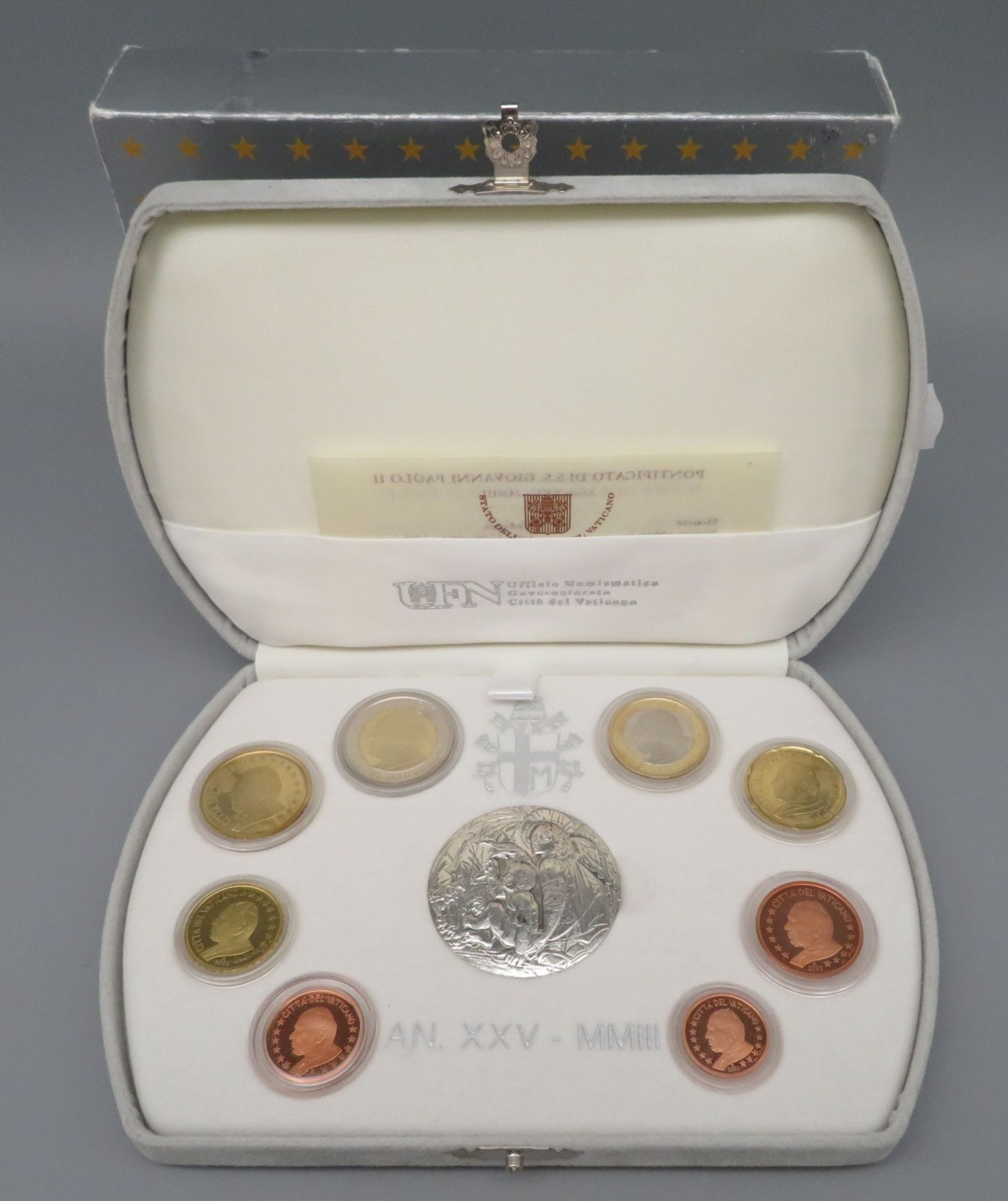 2 Euro-Münzsätze, Johannes Paul II./Benedikt XVI., 2003/2006, mit je 2 Medaillen, diese Silber 925/