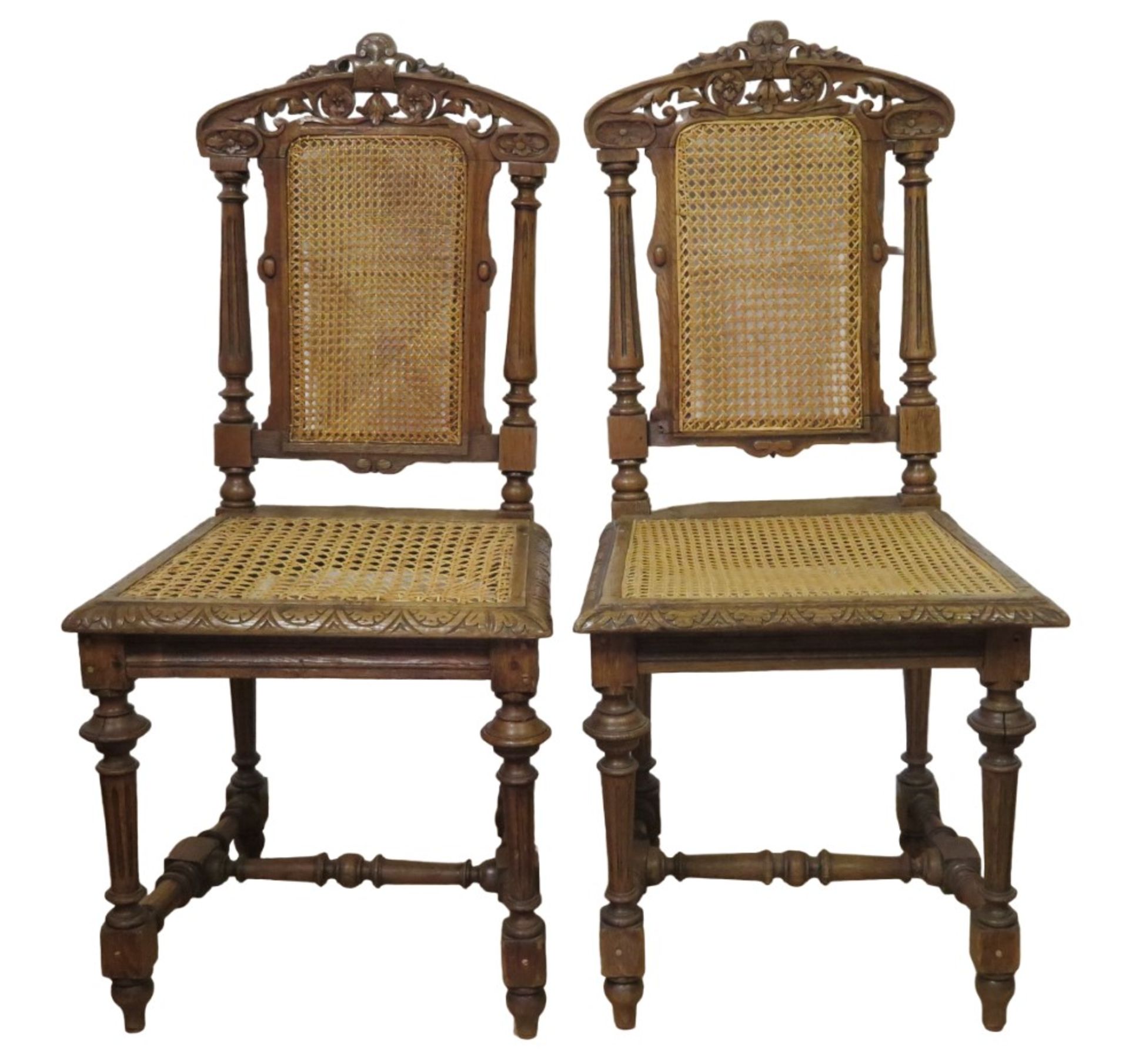 2 Stühle, Gründerzeit, um 1880, Eiche reich geschnitzt, Rückenlehne und Sitzfläche mit Wiener Gefle