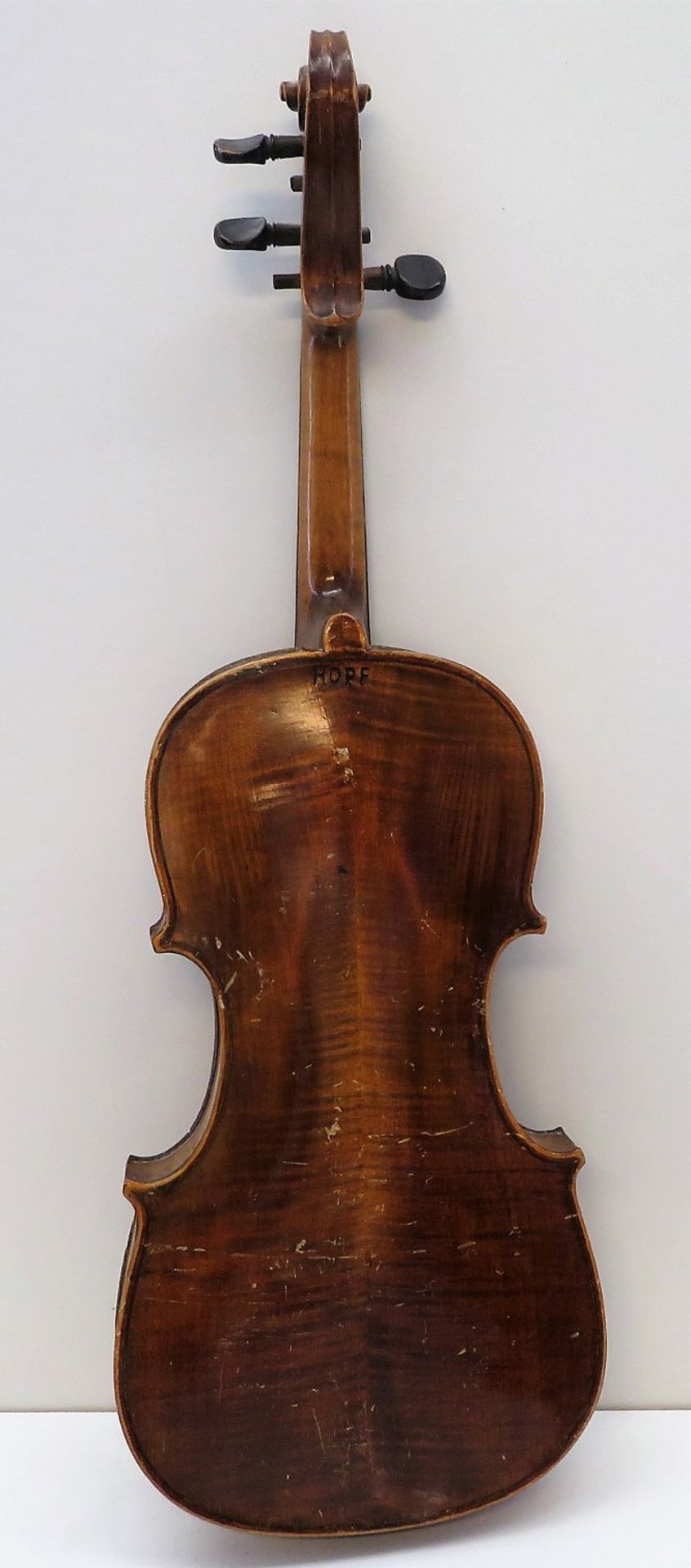 Alte Geige, Etikett "Christian Donat Hopff Klingenthal 1736", Gebrauchsspuren, 59 x 19 x 9 cm. - Image 2 of 3