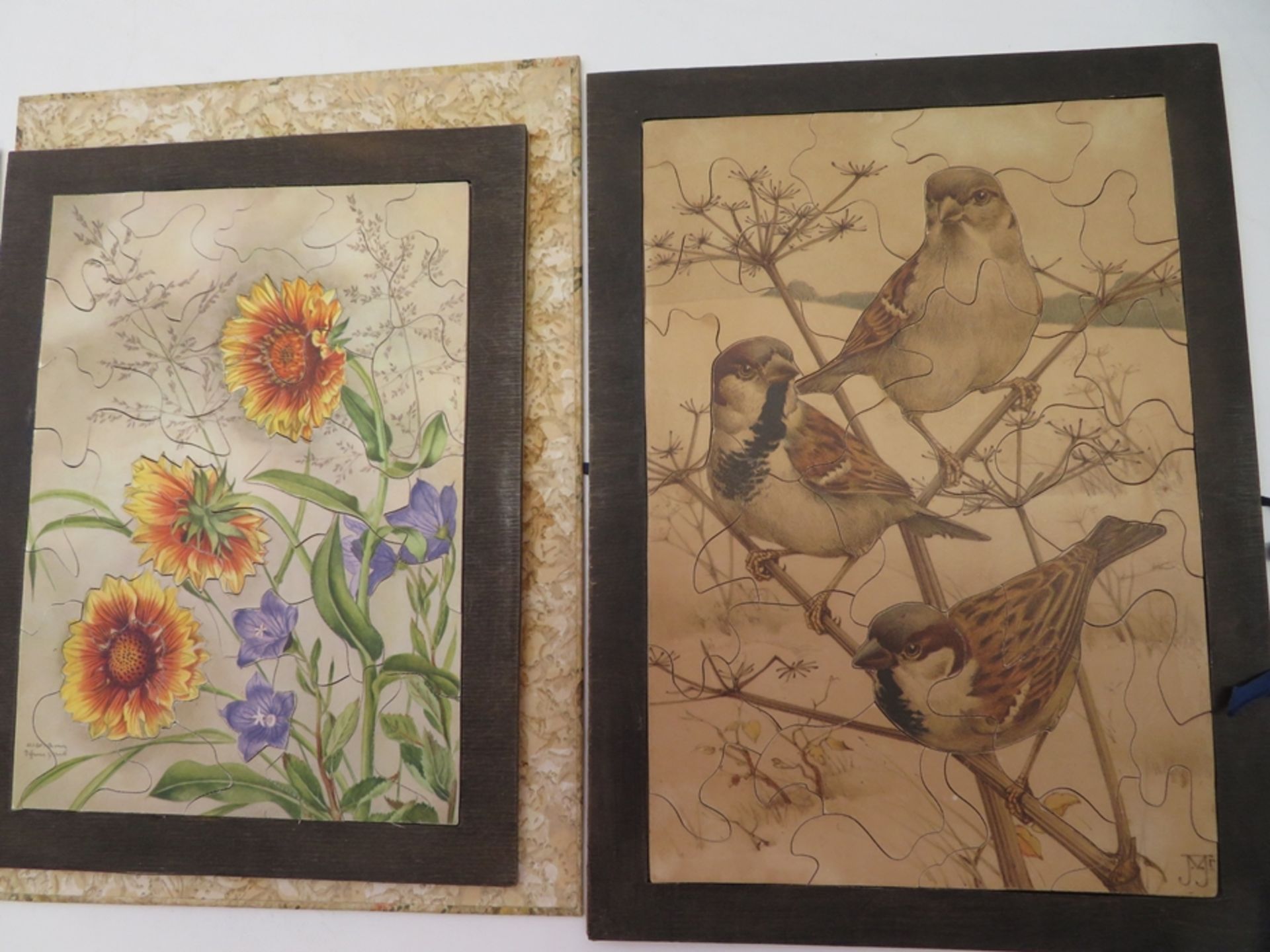 2 alte Puzzles, 1. Hälfte 20. Jahrhundert, Blüten, 30 x 22/26 x 20 cm. - Image 2 of 2