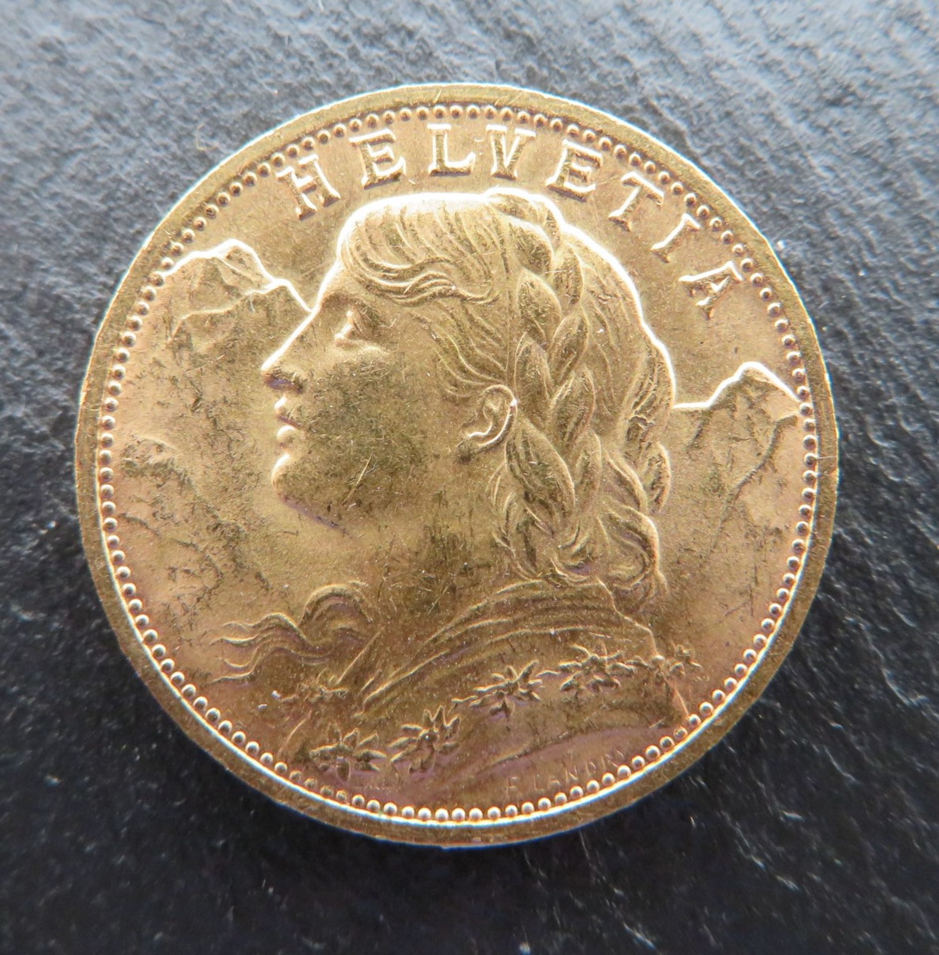 Goldmünzen, Schweiz, Vreneli, 20 Franken, 1935B, Gold 900/000, 6,45 g, d 2,1 cm. - Image 2 of 2