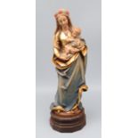 Stehende Madonna mit Kind, Holz geschnitzt, farbig gefasst und vergoldet, auf Sockel, 26,5 x 9 cm.