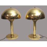 2 Designer Tischlampen, 1960/70er Jahre, gem. "AP", Messing, h 41 cm, d 25,5 cm.