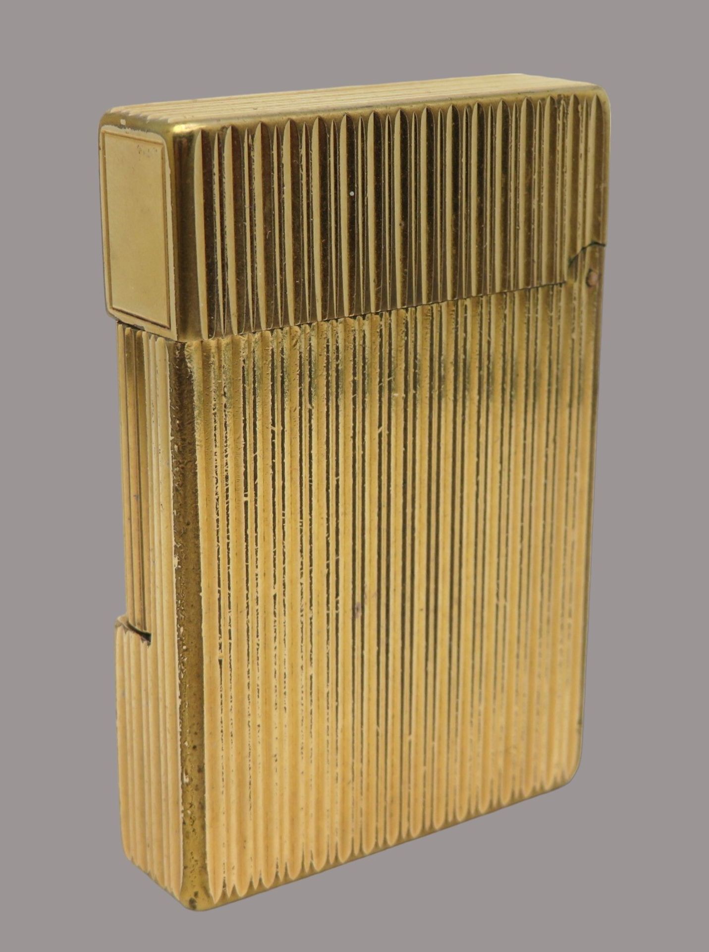 Feuerzeug, Frankreich, S.T. Dupont, Initial, Bronze 20 Micron vergoldet, gerillter Dekor, gem., Geb - Image 2 of 3