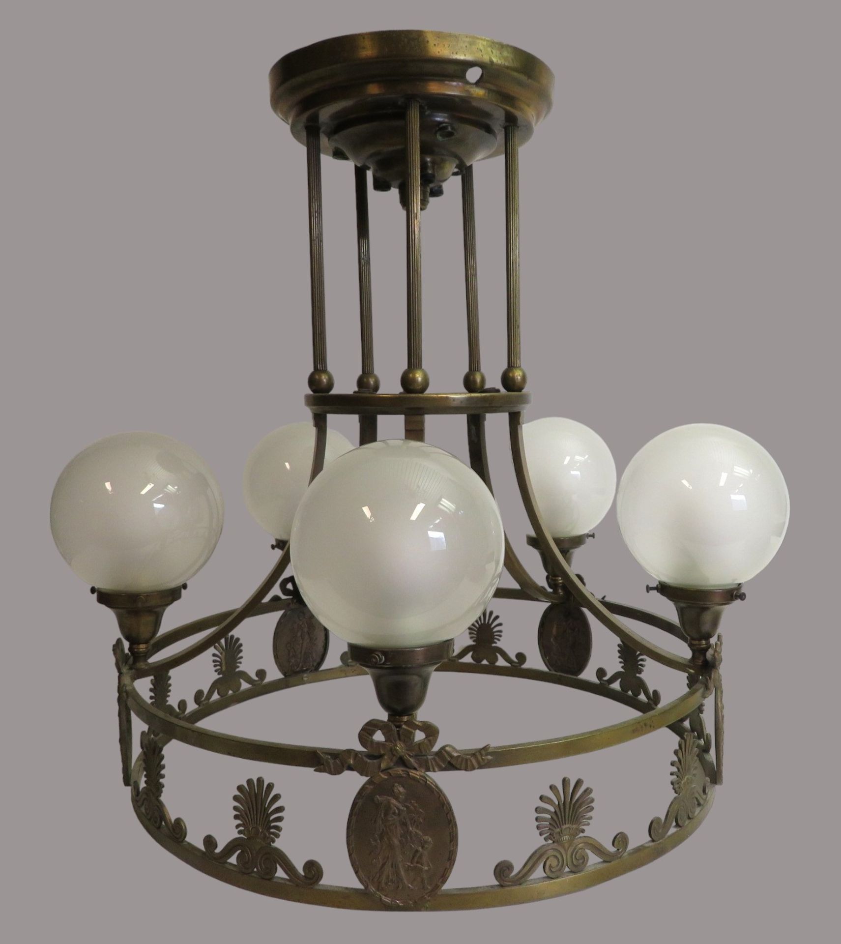 Hängelampe, um 1900, Messing durchbrochen gearbeitet, 5-flammig, versehen mit Glaskugeln, h 60 cm, 