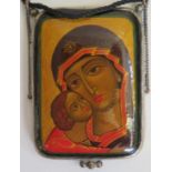 Anhänger mit Ikone "Maria mit Kind", Russland, Lackmalerei, versilberte Fassung, 6,2 x 4,7 cm.