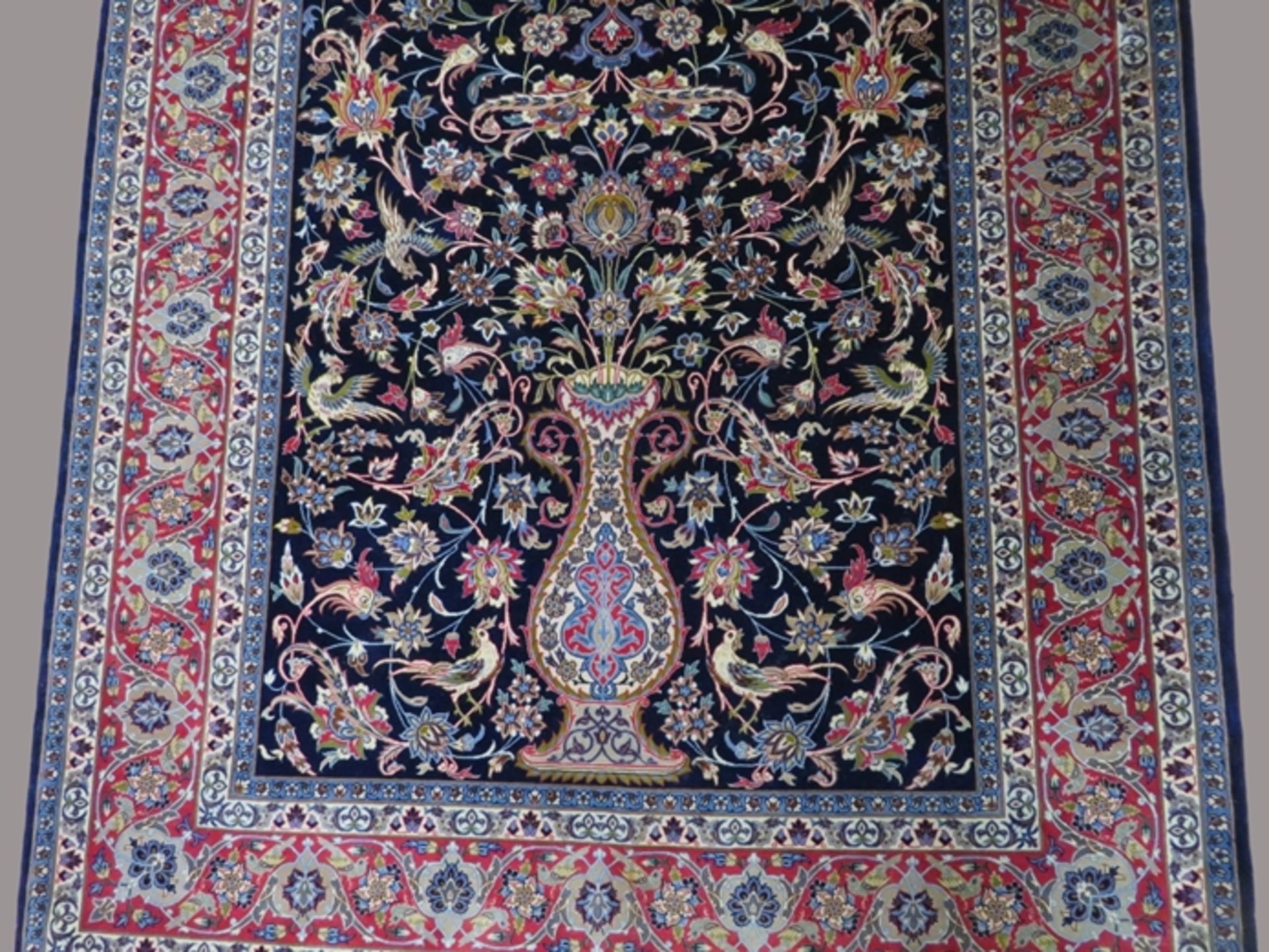 Isfahan, Persien, Korkwolle auf Seide, sign., ca. 210 x 145 cm. - Image 2 of 5