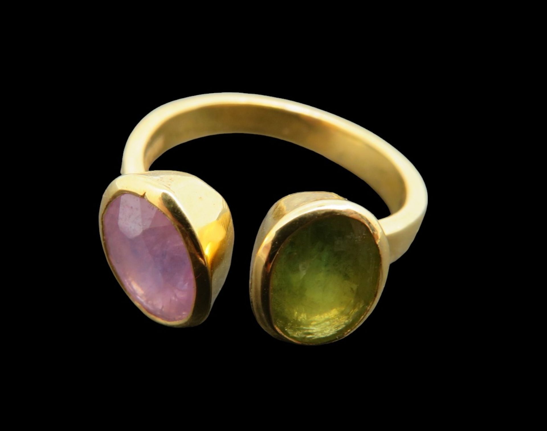 Eleganter Toi-et-Moi-Ring, 2 facettierte Saphire, multicolor, Silber 925/000, punziert, vergoldet,