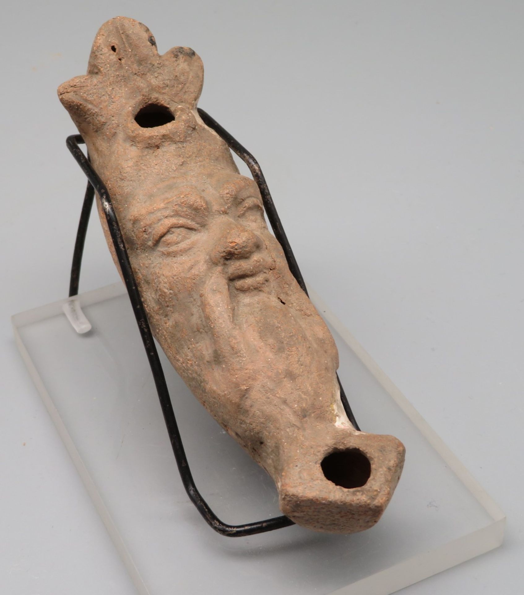 Antike Öllampe in Gestalt eines bärtigen Männerkopfs, wohl Hellenistisch/Römisch, 323 v. Chr. bis 3