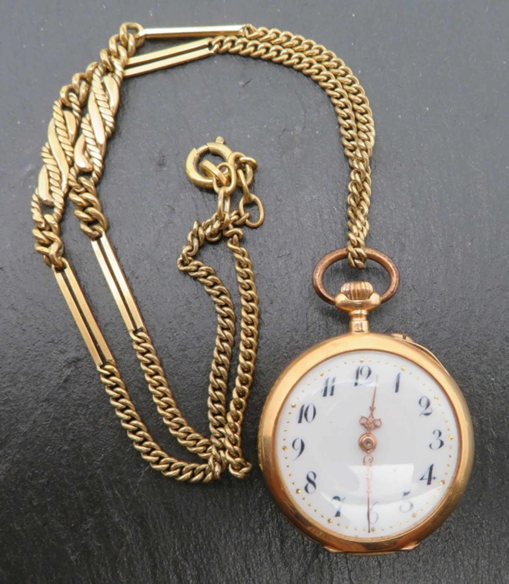Damentaschenuhr an vergoldeter Uhrenkette, Gehäuse Gelbgold 585/000, punziert, Innendeckel Metall,