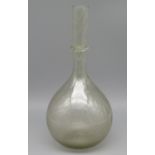 Flasche, 19. Jahrhundert, farbloses Glas mit eingeschmolzenen Luftblasen, h 30 cm, d 14 cm.