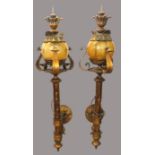 2 Wandlampen, Kunstschmiedeeisen, bronziert, h 114 cm, d 28 cm.