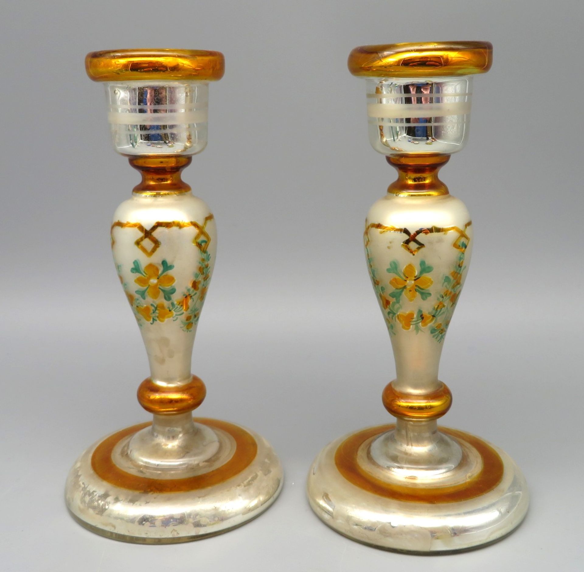 2 bäuerliche Kerzenleuchter, Biedermeier, um 1830/40, Bauernsilber mit feiner polychromer Bemalung,