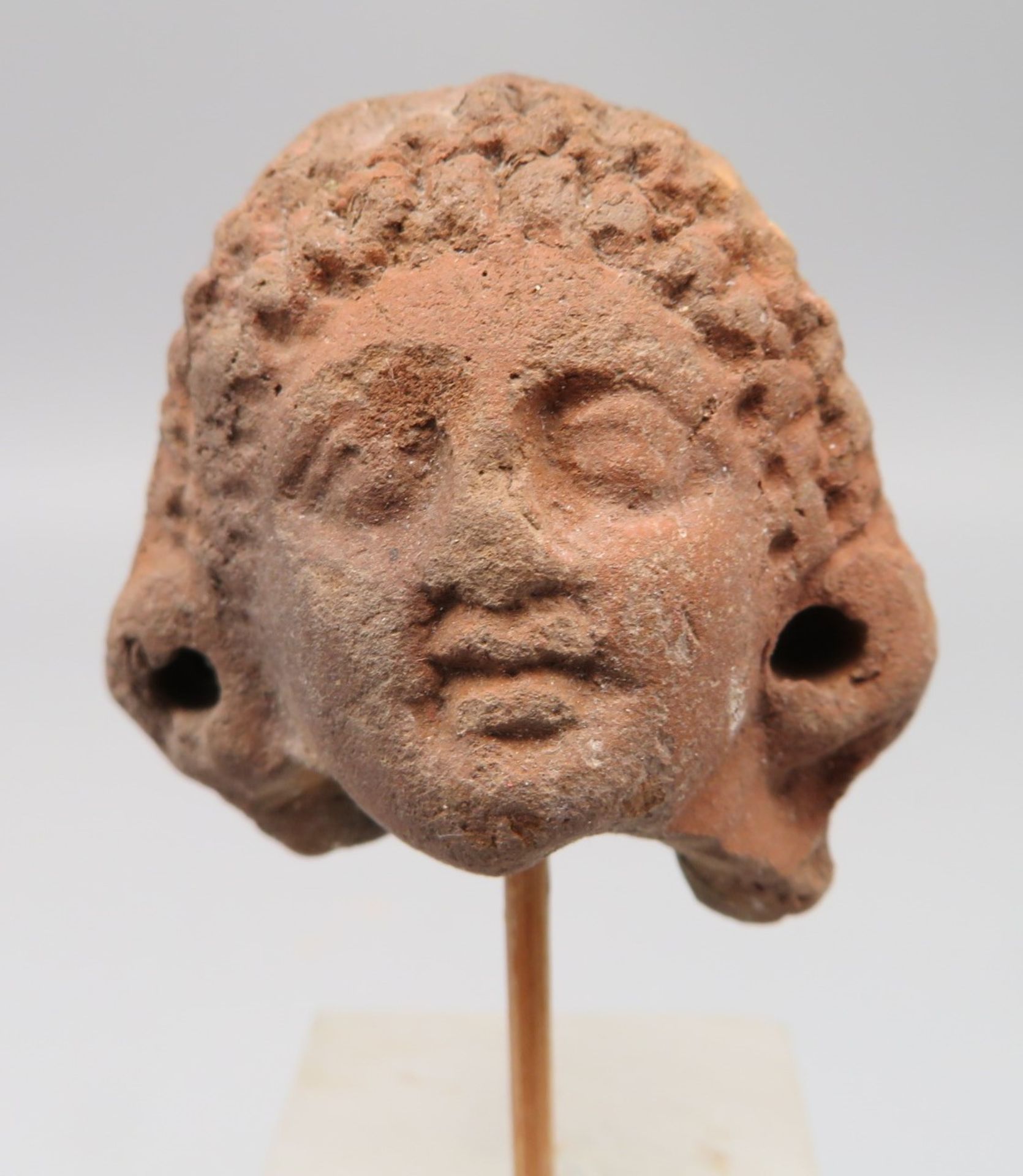 Terrakotta Kopf, wohl Hellenistisch/Römisch, 323 v. Chr. bis 30 v. Chr., Ausgrabung, versehen mit I