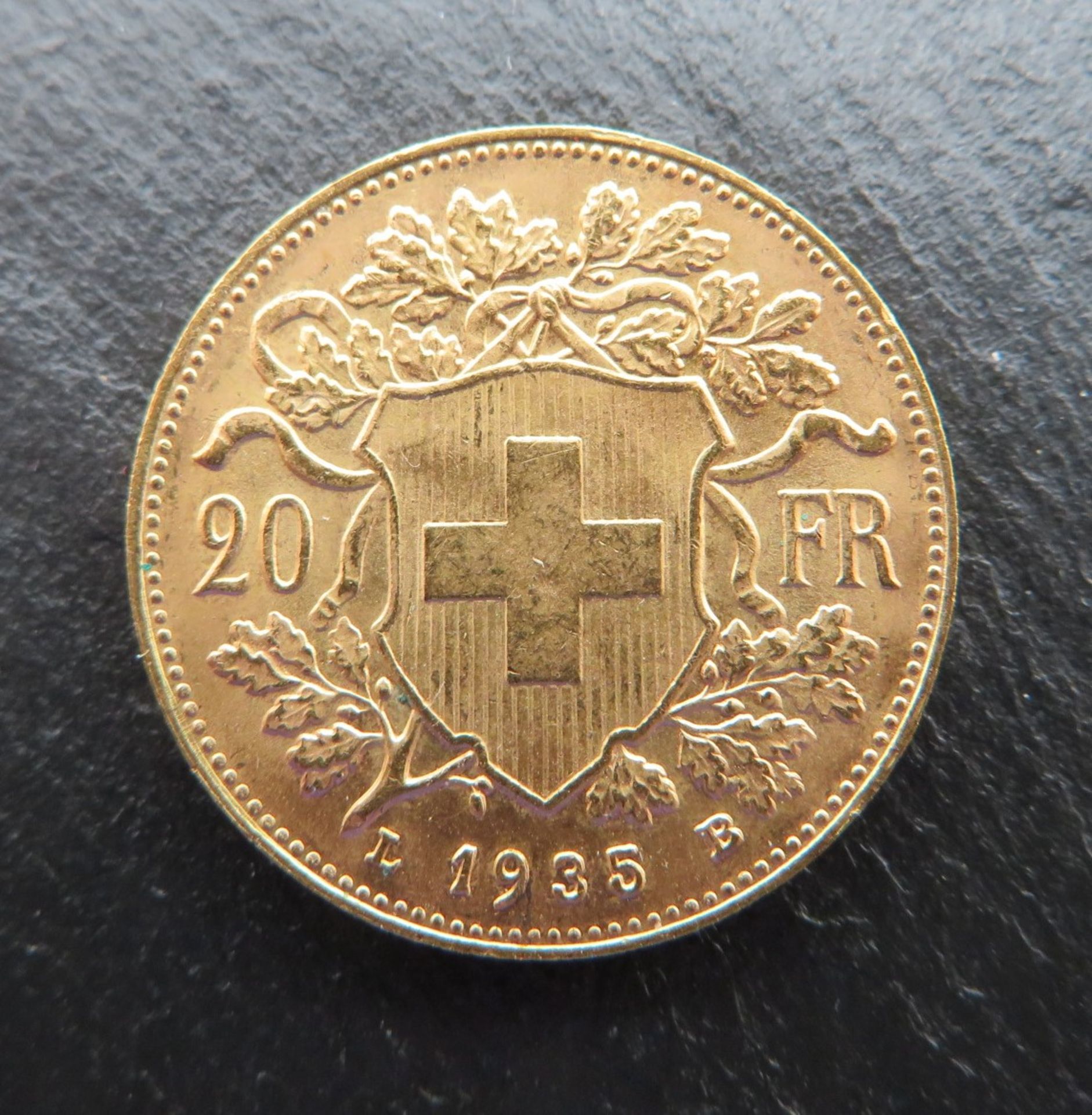 Goldmünzen, Schweiz, Vreneli, 20 Franken, 1935B, Gold 900/000, 6,45 g, d 2,1 cm.