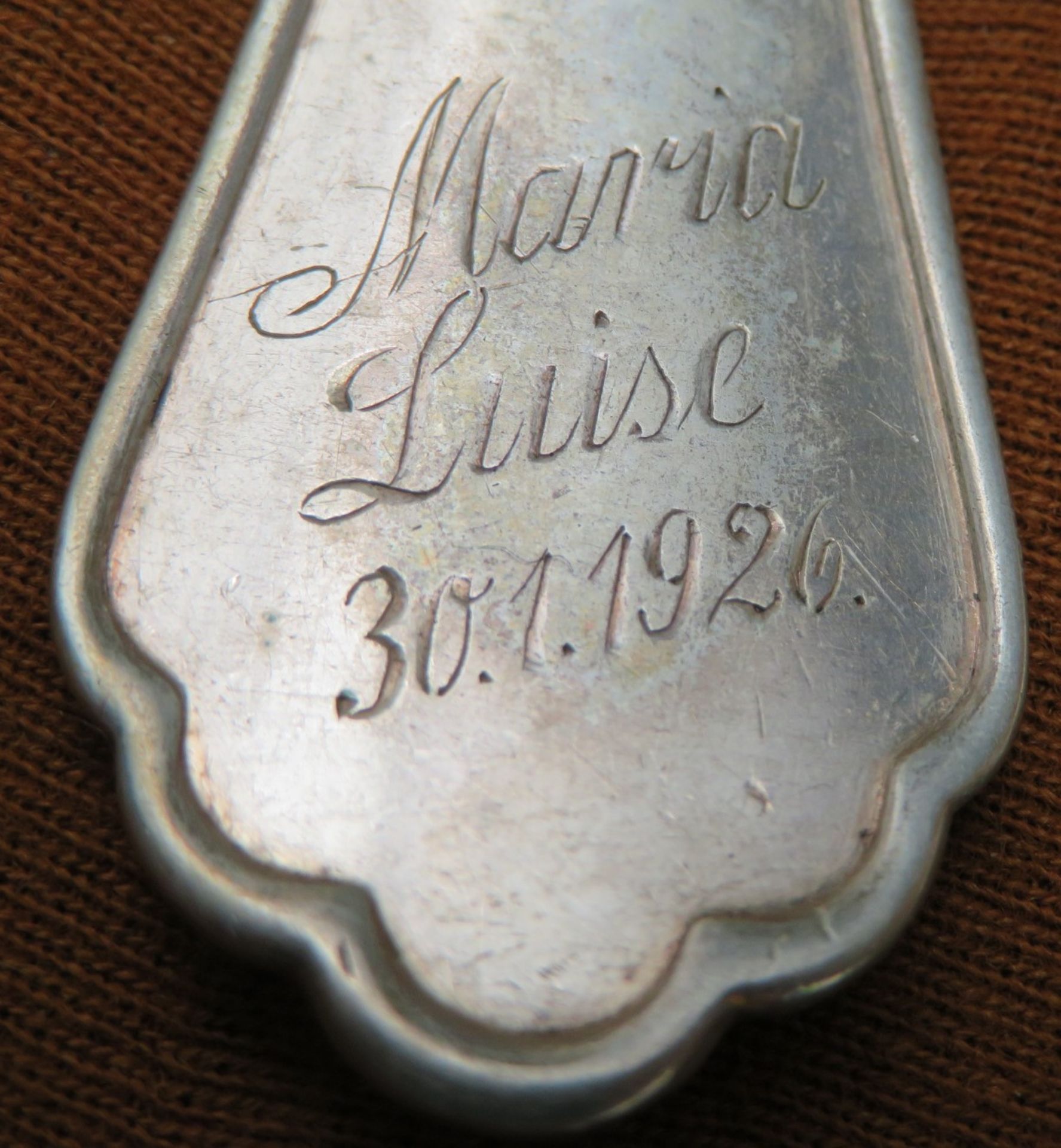 3 teiliges Patenbesteck in Etui, versehen mit Widmung, Silber 800/000, brutto 113 g, Löffel l 17 cm - Image 2 of 2