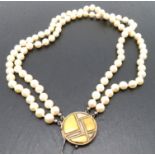 Perlenkette mit Designer-Schmuckschließe, Goldschmiede Winsauer/Überlingen, runde Schließe mit geom