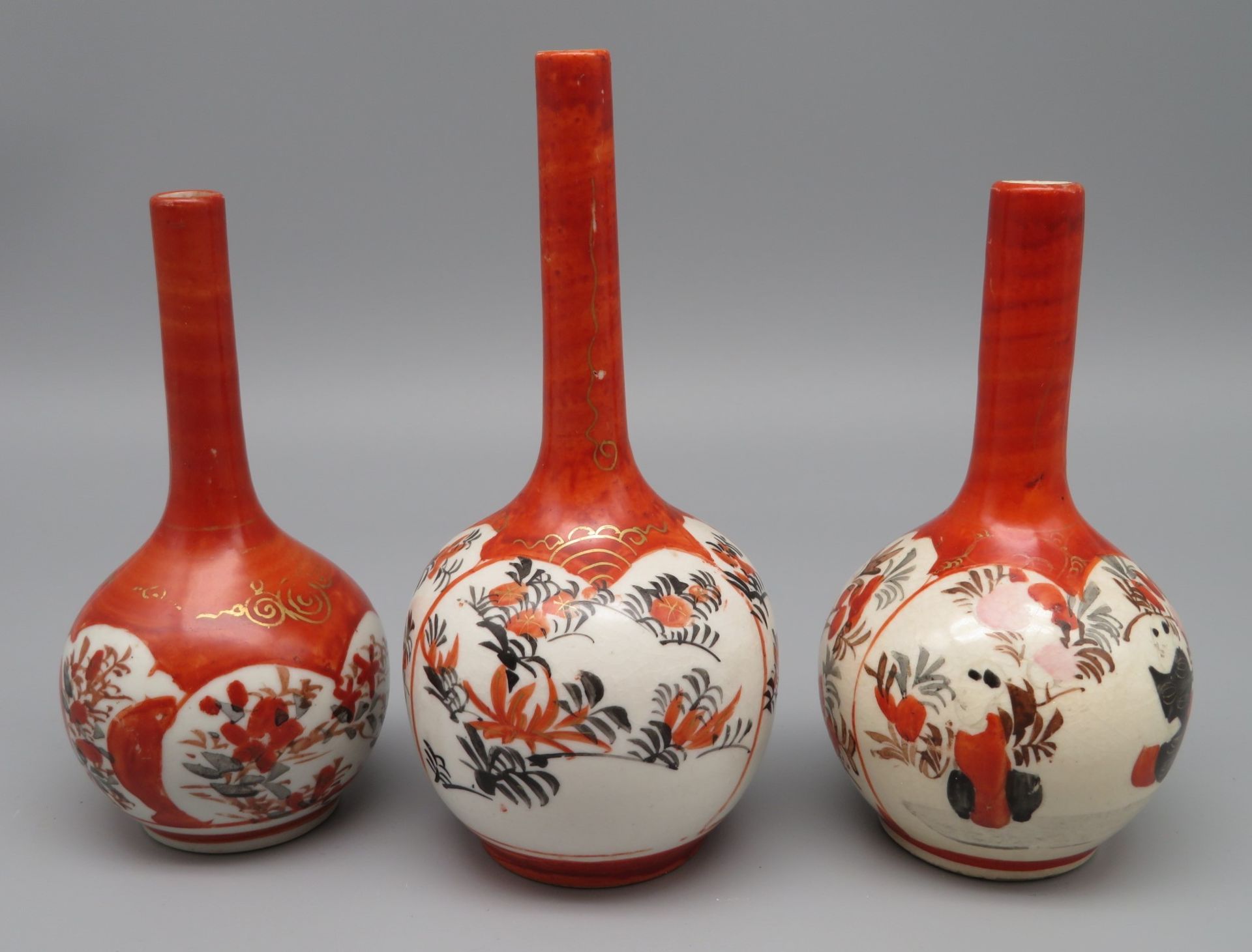 3 Vasen, Japan, Kutani, Weißporzellan mit polychromer Handbemalung von Blüten und Vögeln, Bodensign