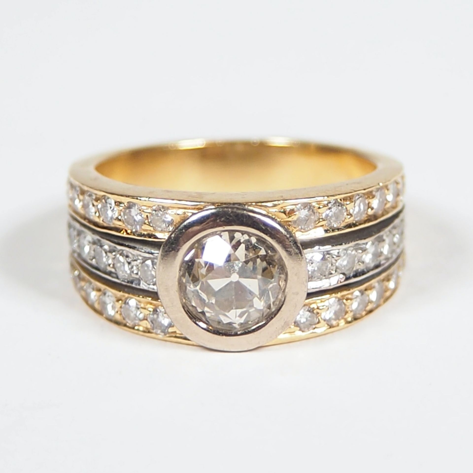 RING, verlaufende Schiene,