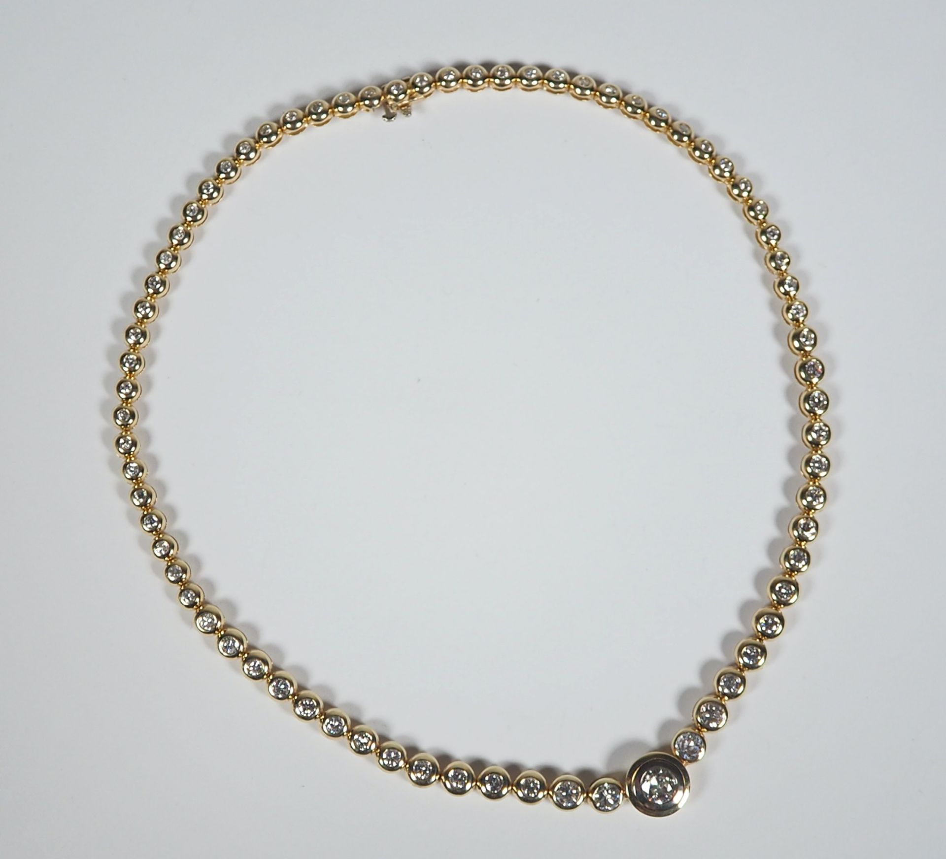 COLLIER, zentral Altschliffdiamant à ca 0,75ct, SI1, 72 verlaufende