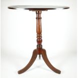 BEISTELLTISCHCHEN/TRIPOD TABLE, 19. Jh., Nussbaum,