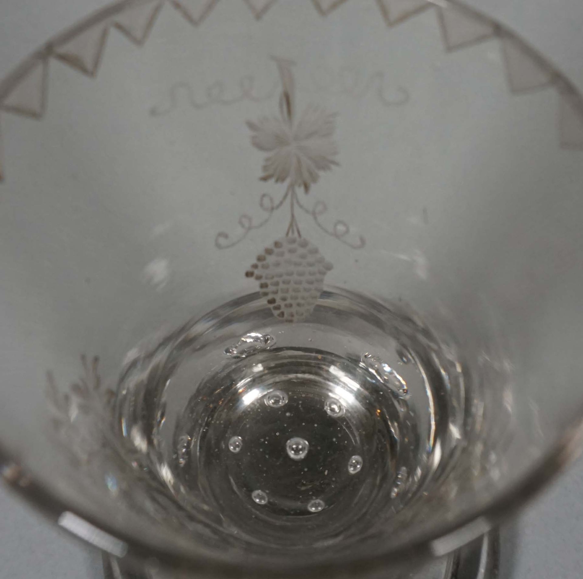 SCHNAPSGLAS/ WEINBRANDGLAS, um 1800, wohl Sachsen, - Image 2 of 2