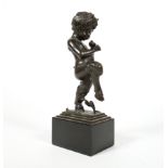 STATUETTE, um 1900, Bronze, dunkel patiniert, schreitender