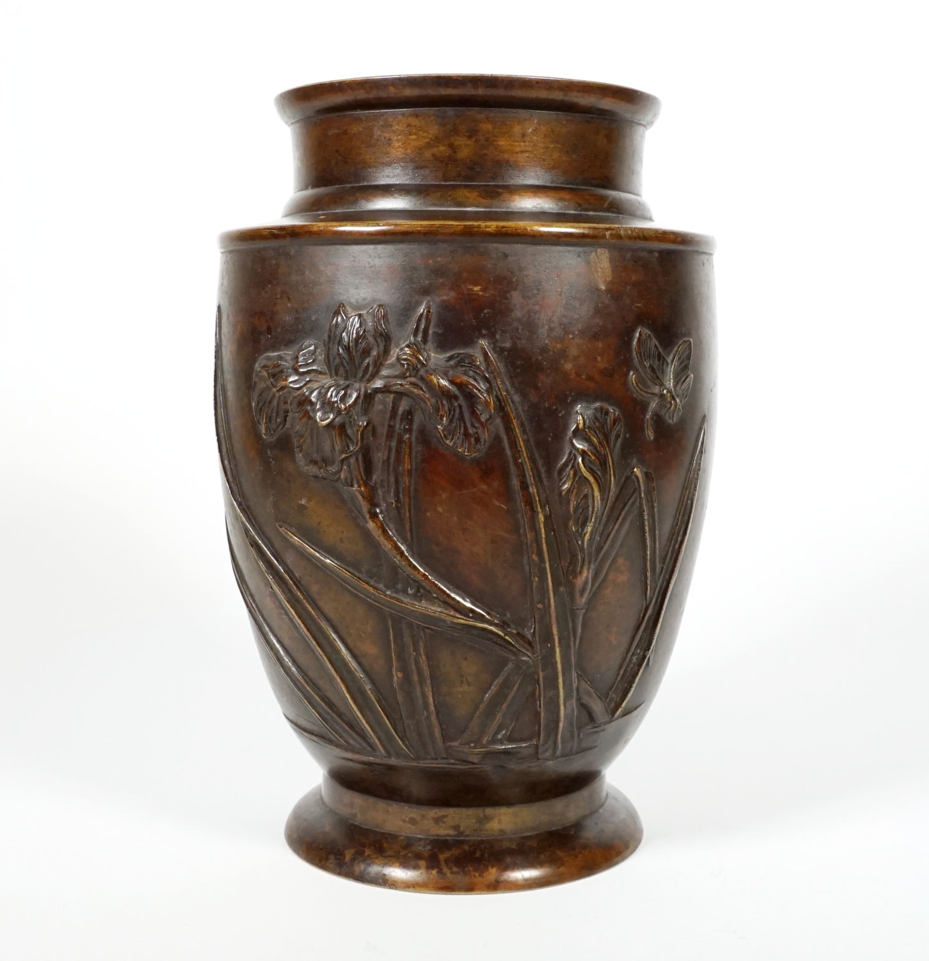 VASE, Japan, Meiji Periode, Bronzeguss, dunkel patiniert,