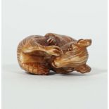 NETSUKE, Japan, Bein/ geschwärzt, geschnitzt,