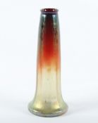 JUGENDSTILVASE, farbloses und rot getöntes Glas, lüstriert, H 23,5, RINDSKOPF, um 1900 