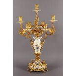 GROSSER KANDELABER, Seger-Porzellan, vergoldete Bronze, steckbarer siebenflammiger Leuchteraufsatz,
