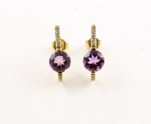 PAAR AMETHYST-OHRSTECKER, 585/ooo Gelbgold, besetzt mit je einem Amethysten und kleinen Brillanten,