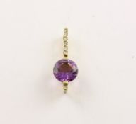 AMETHYST-ANHäNGER, 585/ooo Gelbgold, besetzt mit einem Amethyst und kleinen Brillanten, L 2,5, 2,9g