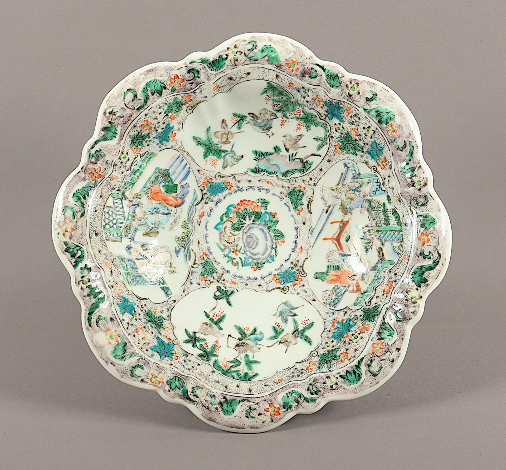 TAZZA, Porzellan, in Emaillefarben dekoriert, H 15, min.ber., CHINA, um 1900  - Image 2 of 3