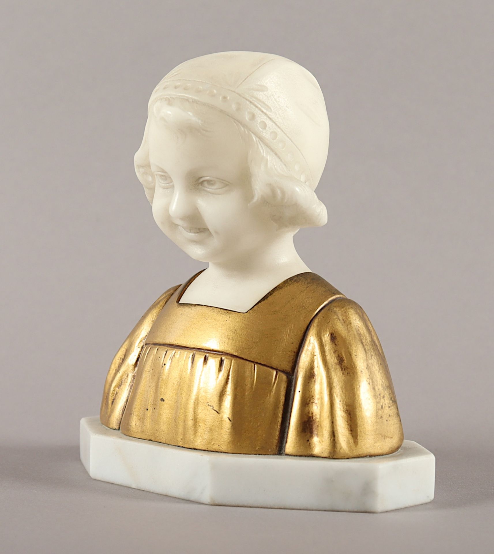 VAN VAERENBERGH, Gustave (1873-1927), "Mädchenbüste", Bronze, goldfarben patiniert, Alabaster, Marm - Bild 2 aus 3