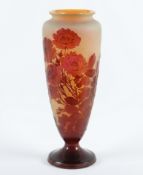 GROSSE VASE, farbloses Glas, gelb hinterfangen, rot überfangen, geätzter Rosendekor, H 43, signiert