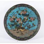 CLOISONNÉ-TELLER, in farbigen Émaille cloisonné zwei Wachteln unter Blüten, Dm 30, min.besch., JAPA