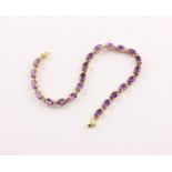 AMETHYST-ARMBAND, 585/ooo Gelbgold, besetzt mit Amethysten, L 18, 5,9g