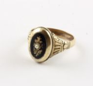 BIEDERMEIER-RING, 333/ooo Gelbgold, Emaillebelag, ber., besetzt mit einer Saatperle, RG 62, 4,8g, 1