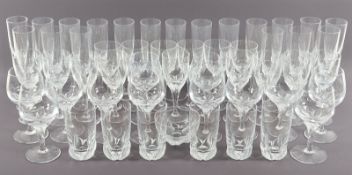 GLÄSERSERIE, 31-teilig, farbloses Glas, Nadelätzdekor, bestehend aus sechs Rotwein- (H 15,5, eines 