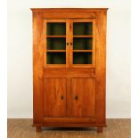 BIEDERMEIER-ECKSCHRANK, Kirsche, viertüriger Korpus, H 190, B 119, SL 85, DEUTSCH, um 1830