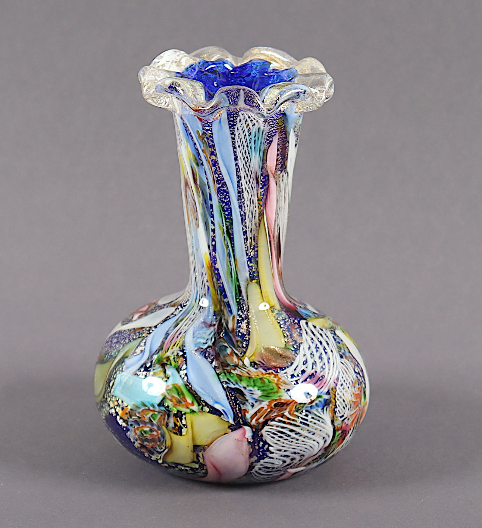 VASE, farbloses Glas, polychrome Einschmelzungen, H 14,5, Aureliano TOSO, MURANO 