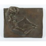 SANDER, Ernemann (*1925), "Sich entkleidender Frauenakt", Bronzeplatte, schwarzbraun patiniert, 16